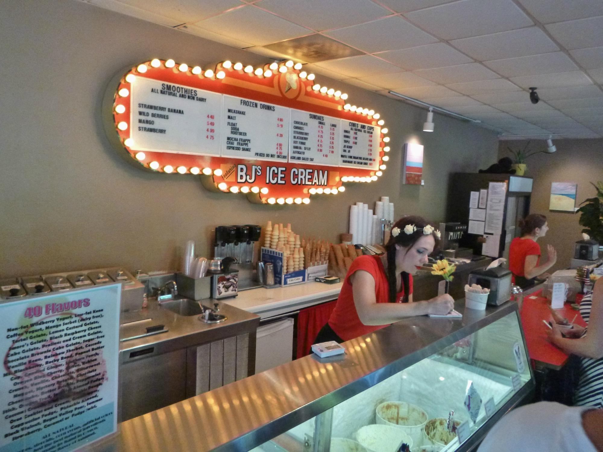 Zoey`s Cafe and All Natural Ice Cream